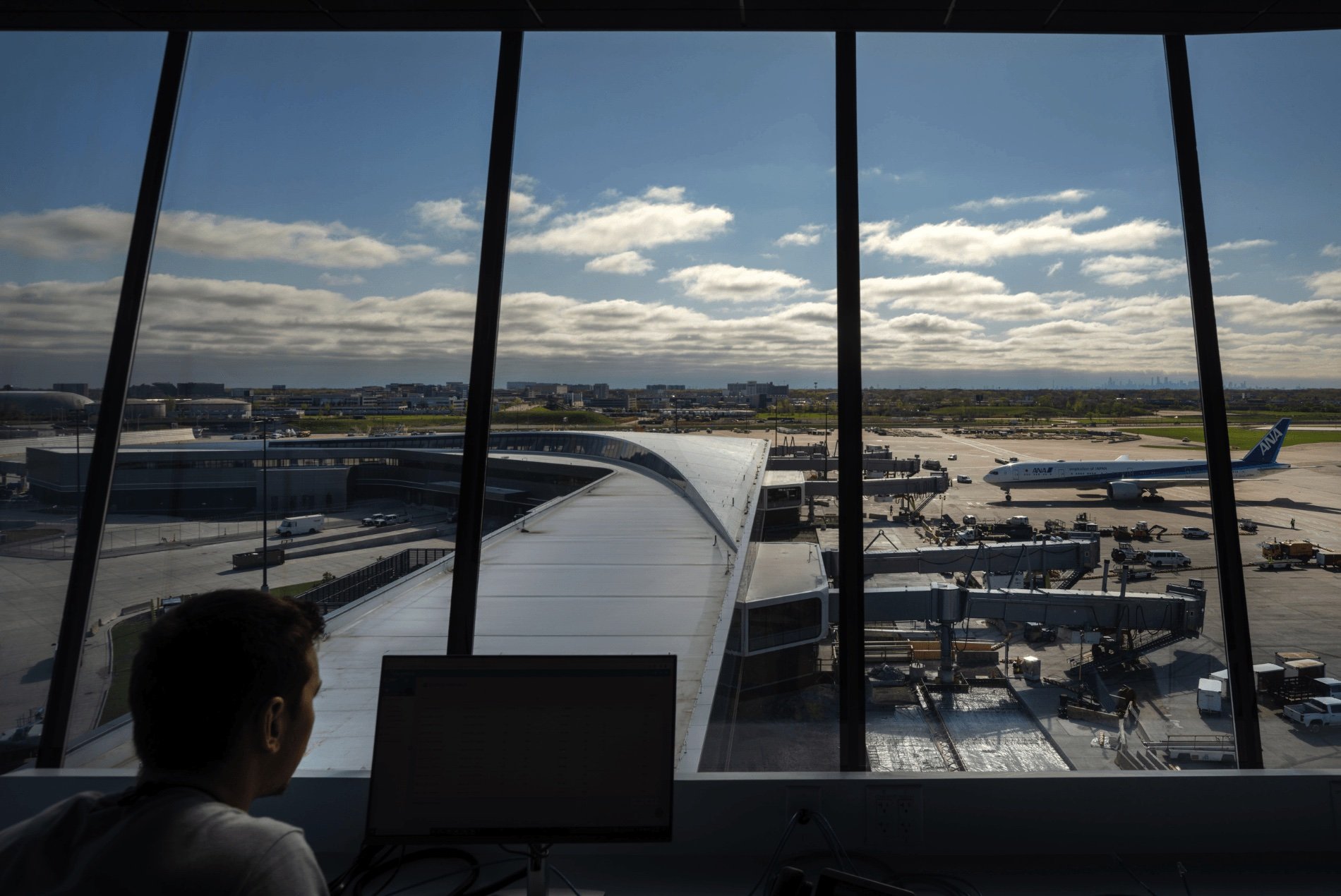 Ohare-Tterminal-5-V3-Bridge-Roof.jpg