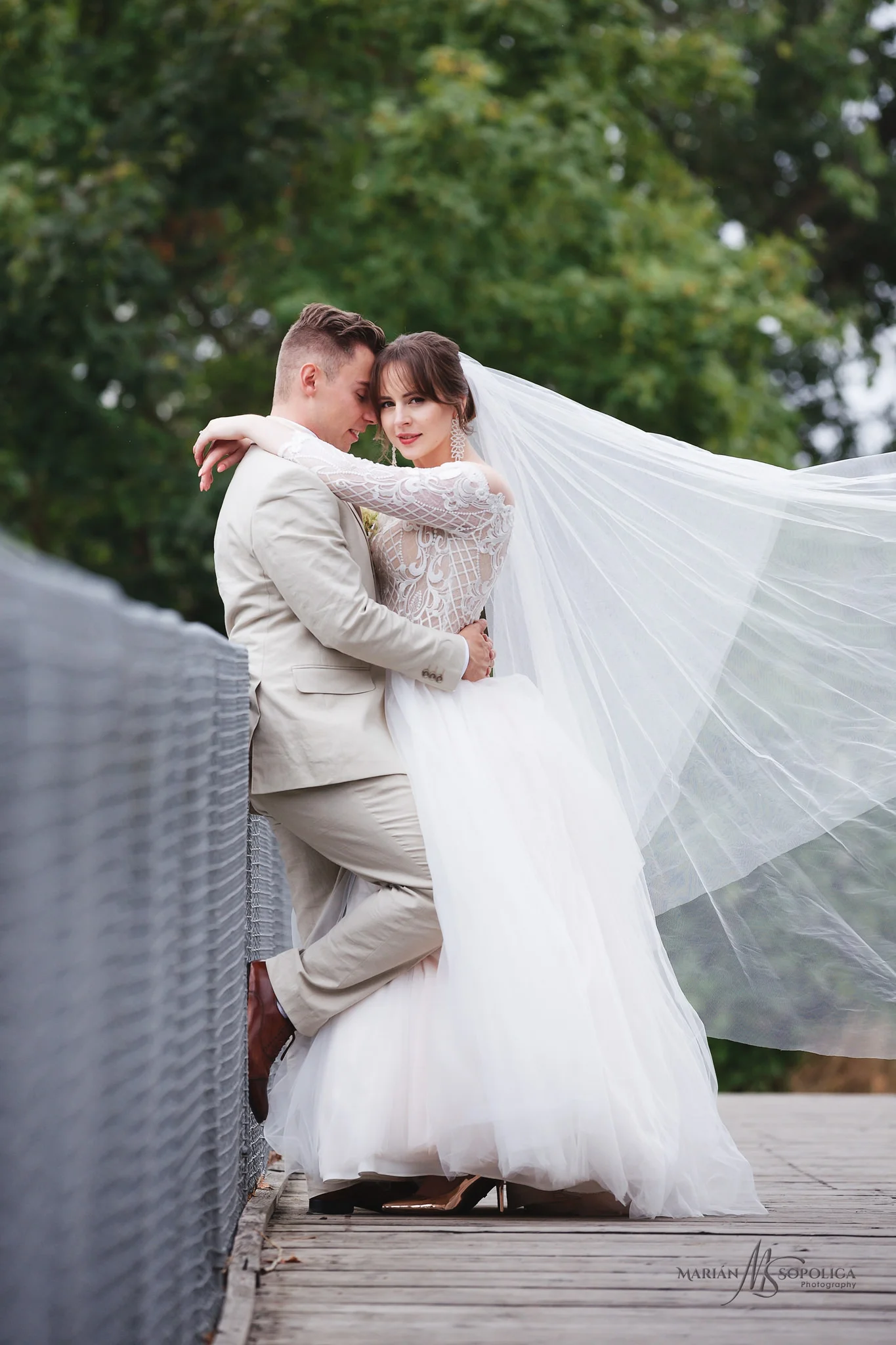 38profesionalni-svatebni-fotograf-olomouc-foceni-novomazelu-na-m