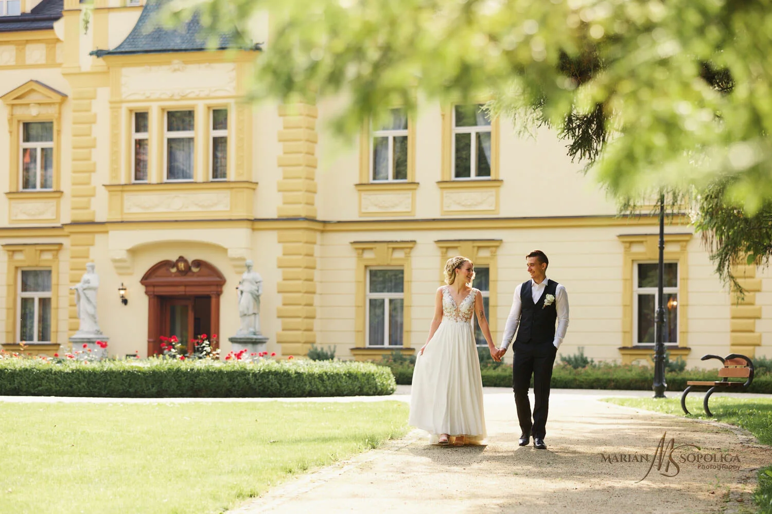Novomanželské svatební focení v hotelu Klein v Zámeckém resortu Sobotín