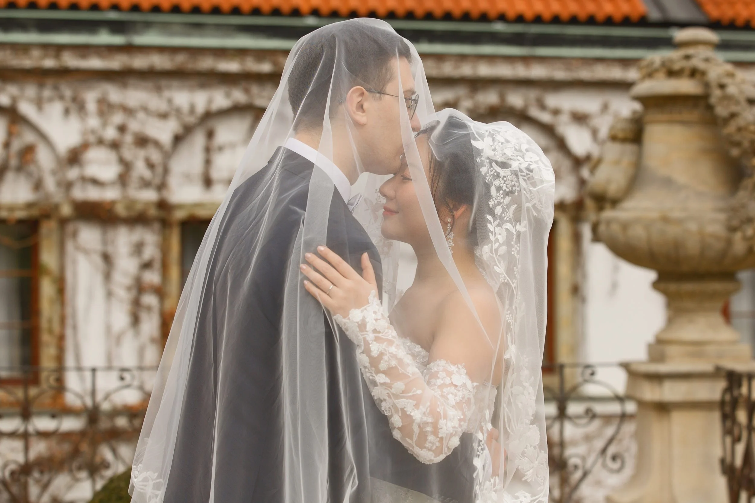 chinese-czech-spring-wedding-vrtba-garden-prague-wedding-photographer-marian-sopoliga.jpg