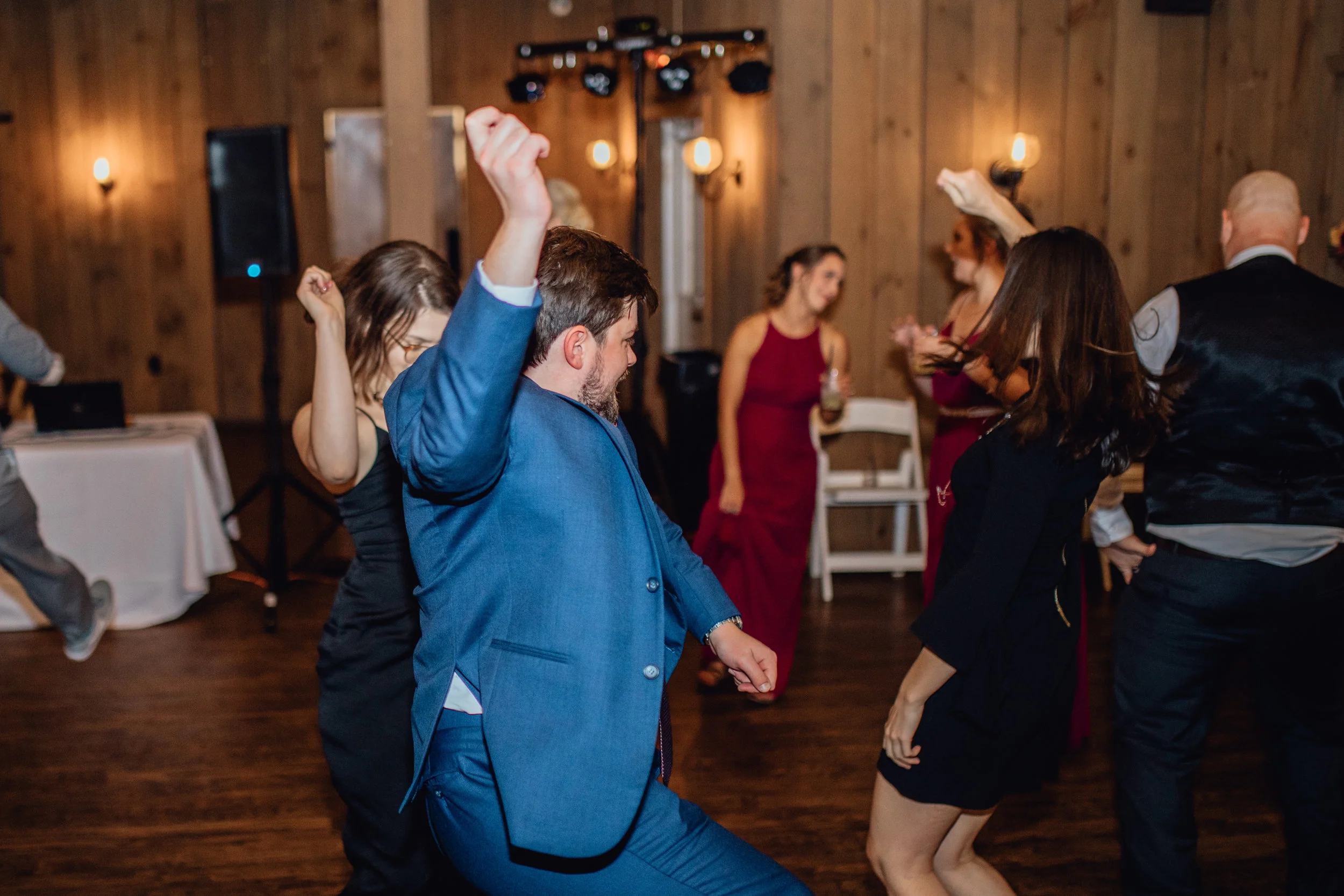 guests-dancing-at-rustic-manor-1848.jpg