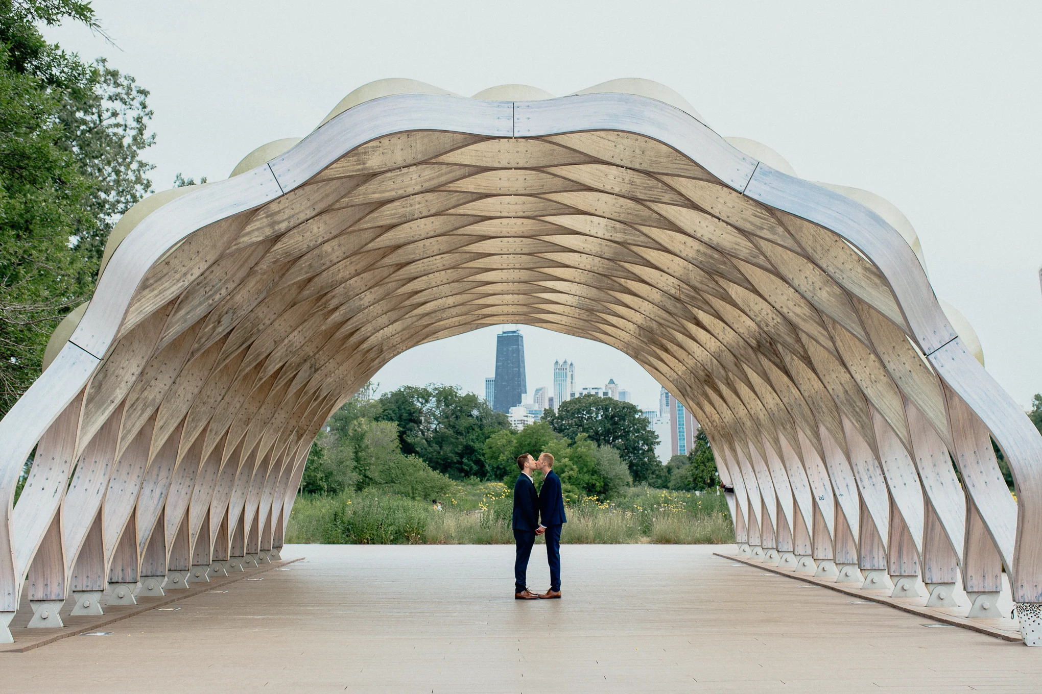 Groom-Wedding-portrait-chicago-honeycomb.jpg