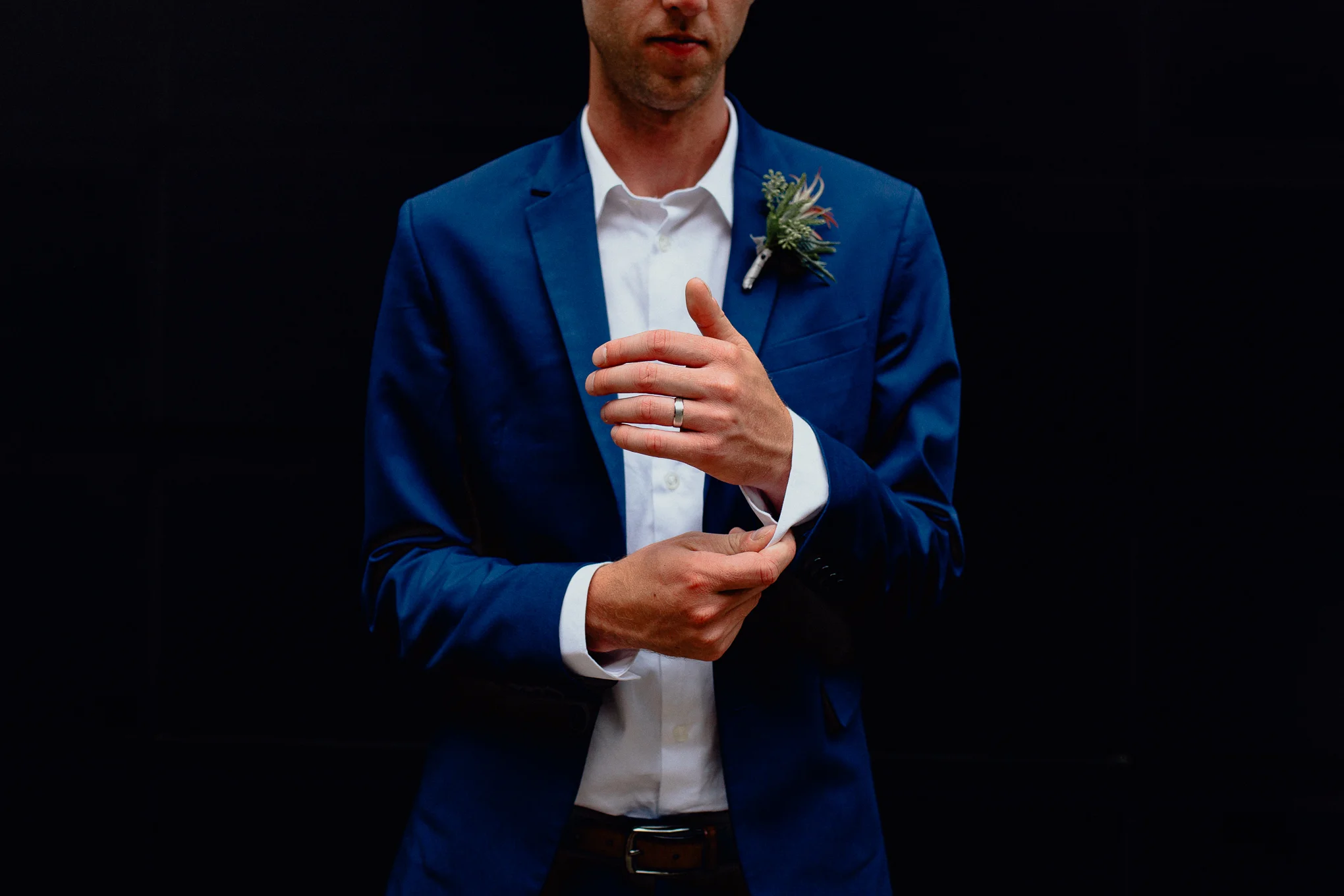 thompson-chicago-hotel-wedding-art-groom-portrait.jpg