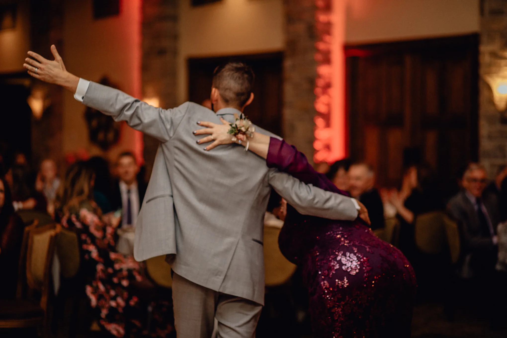 groom-and-mother-dance-at-brandybrook.jpg