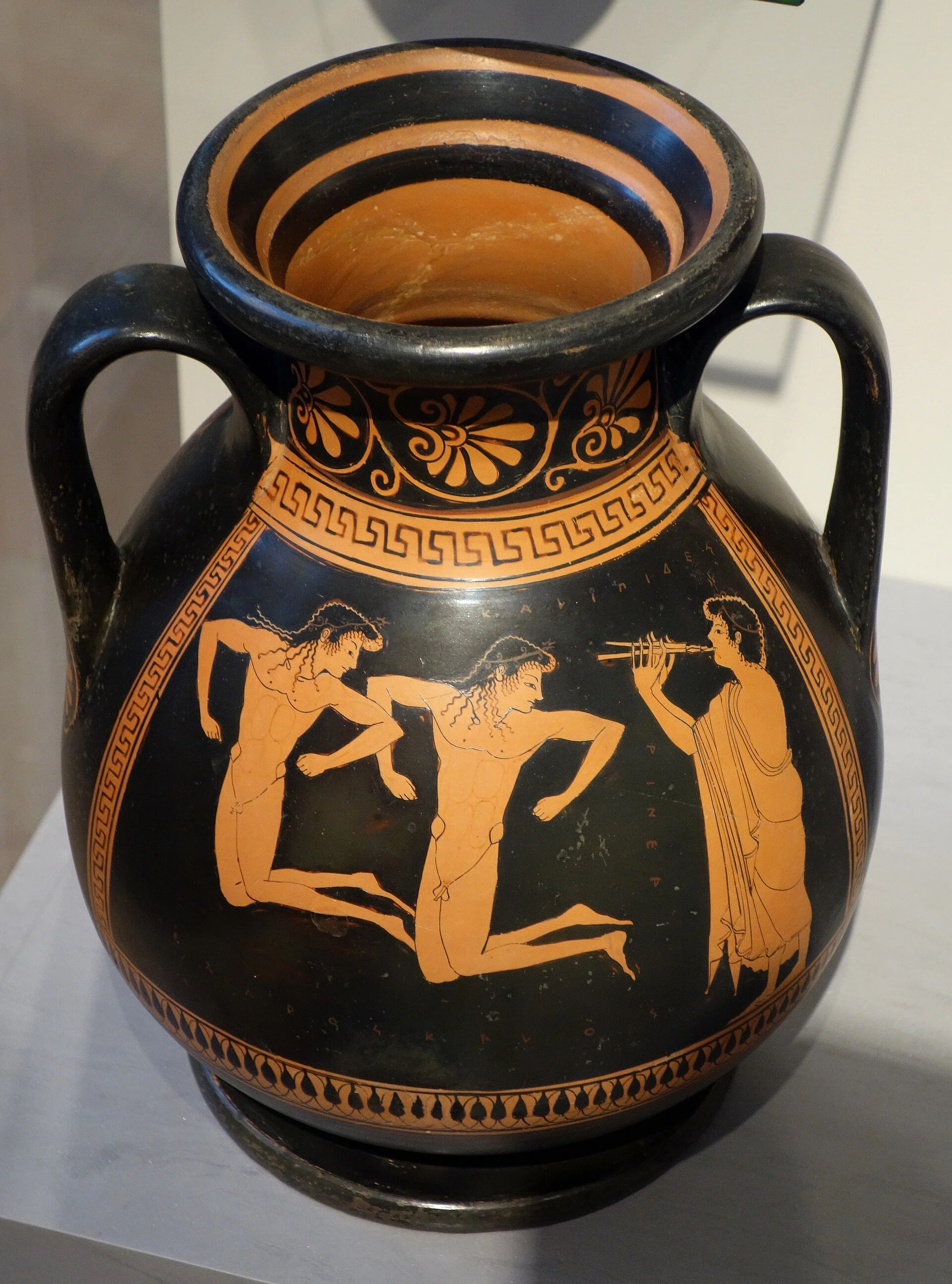 Red-figure_pelike_jumping_dancers_(Boston_MFA_1973.88)_03.jpg