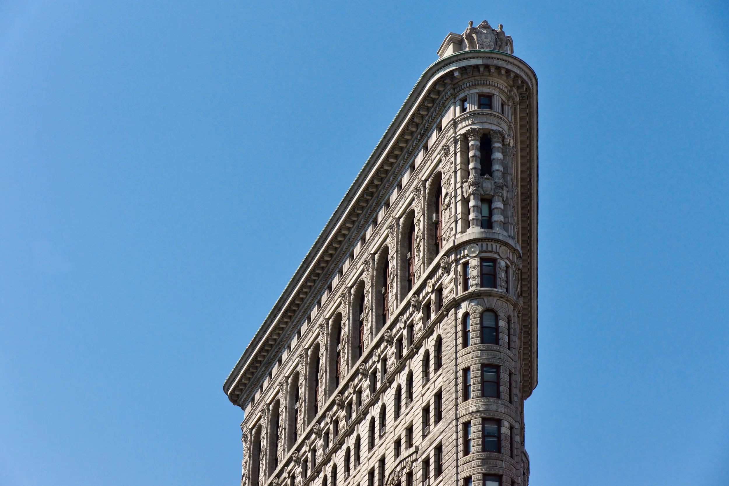 NYC_-_Flatiron_building_-_Top_detail.jpg