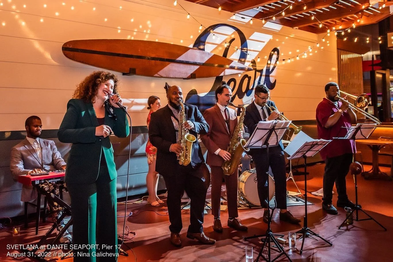 this was such a good night w friends! thank you @nina.galicheva for 📷 and @danteseaport for being an amazing host! 💕 🌅 🥂 🎶 💃🏻
.
.
 👠 @alterreny 🧥 @zara 
.
.
.
.
 🎶 @jonthomasjazz @adibop @hank_ab @crmcbridemusic @eyal_vilner_big_band @theje