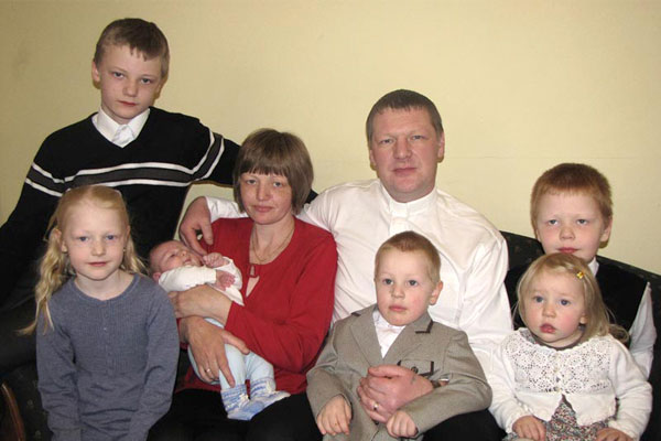 One of the SRS distinctives is that we believe children are a blessing from the Lord. Because of this, the Lord has brought to us Russian speaking parents like the Golovs, pictured here, who are not afraid to have large families. The average family size in Russia is 1.5 children. The Golovs have a little more than the average!