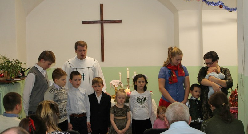 Blessing of children during the worship service.