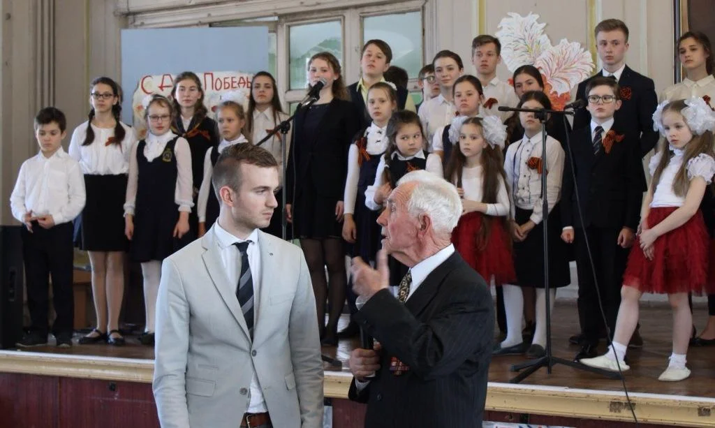 Lewis with a veteran of WWII at a public school in St. Petersburg.