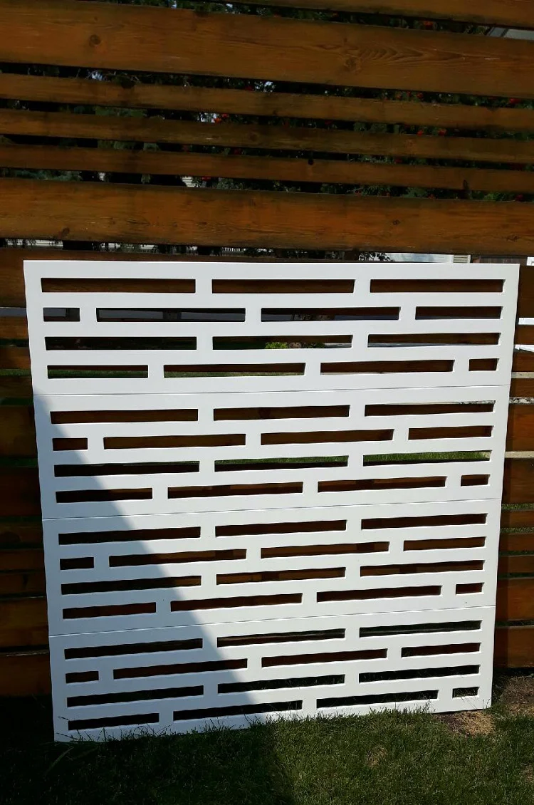 Outdoor Screen-stagger 750w-1.jpeg