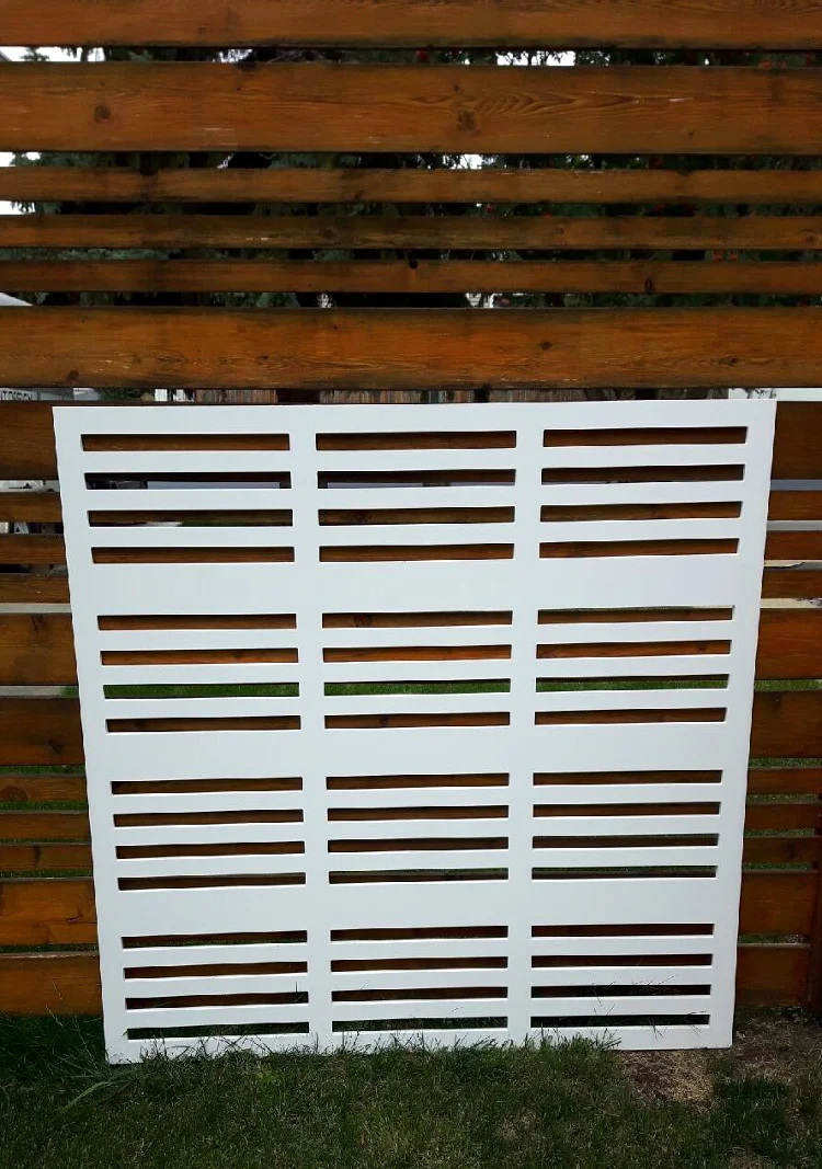 Outdoor Screen-straight 750w-1.jpeg