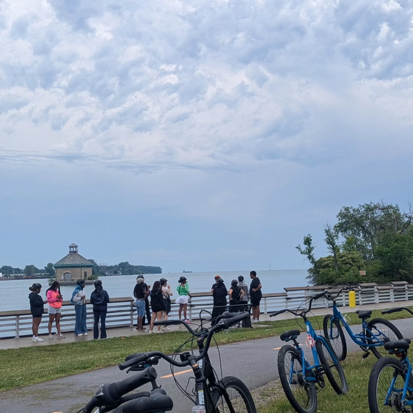 Great time on #belleisle this morning with prospective @detroitmercydental students from all across the US. Saw a white-tailed deer, a great blue heron, and a pheasant + the @belleisleaquarium, @annascrippswconservatory, &amp; @oudolfgardendetroit. #