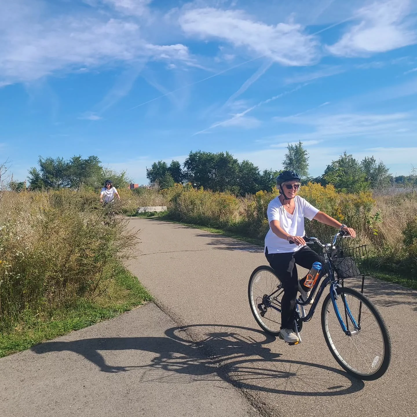 Absolutely gorgeous day on the @detroitriverfront! #fallisthebestseason #wheelhousetours @sunbicycles #bikedetroit