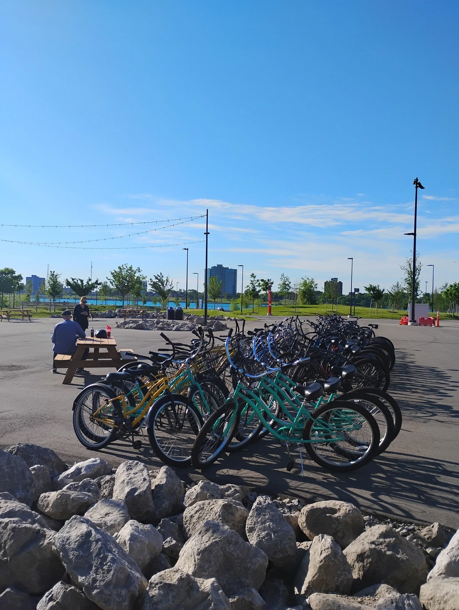 Gorgeous morning for the @lafoundation group ride! #landscapearchitecture #bikedetroit #itsnotdigiornoitsdelivery @detroitriverfront #ralphcwilsoncentennialpark #blueskiesblueriver