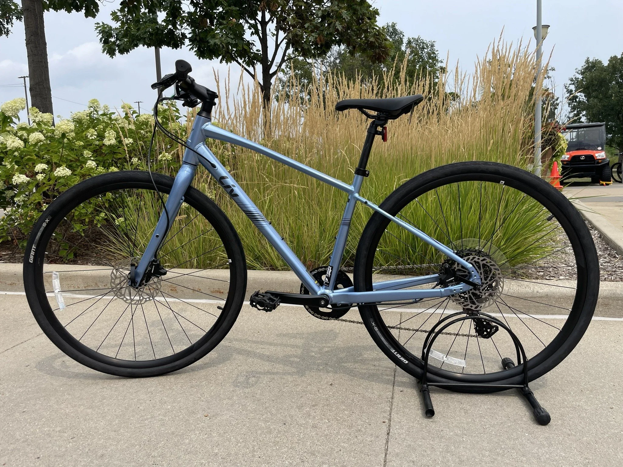 The Alight 2 is a beaut! We've got her in a small frame, ideal for someone in the range of 5'2"-5'7". #buywhereyouride #shoplocal #shopsmall @giantbicycles @livbikes