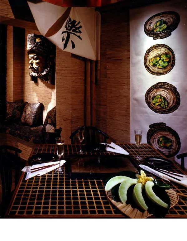 Hand painted banners by Carlos Alfonzo adorn each setting.