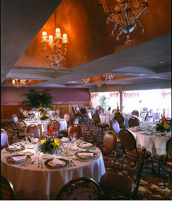  Recessed ceilings with chandeliers offer more spaciousness in this low ceiling area. 