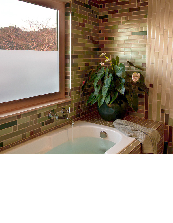  Tones from the hillside landscape at dusk were used in selecting 15 sizes of 2"tiles.&nbsp; 