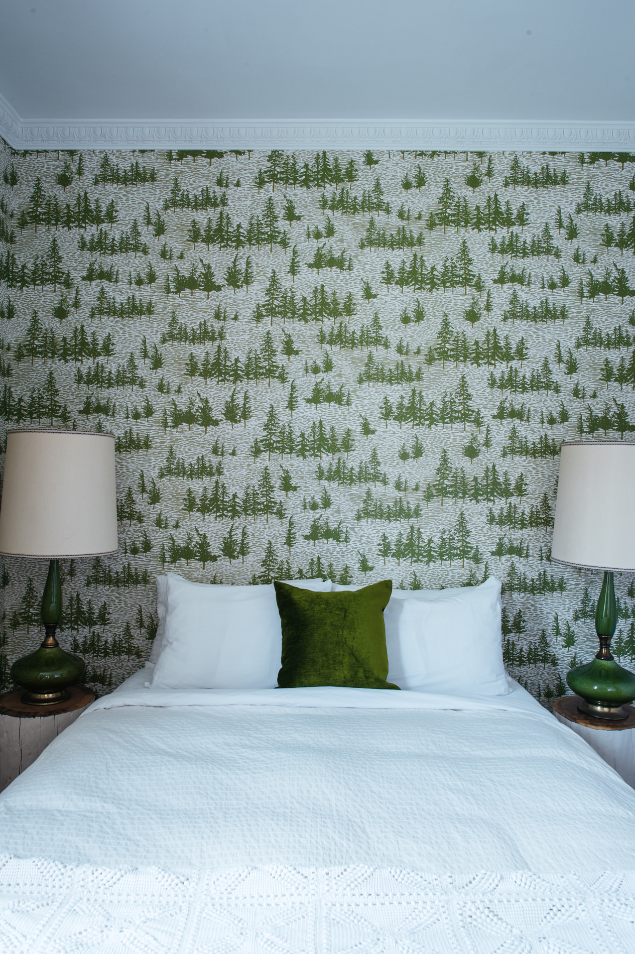 Kate Golding Chcukery Hill wallpaper // Modern wallcoverings and interior decor.