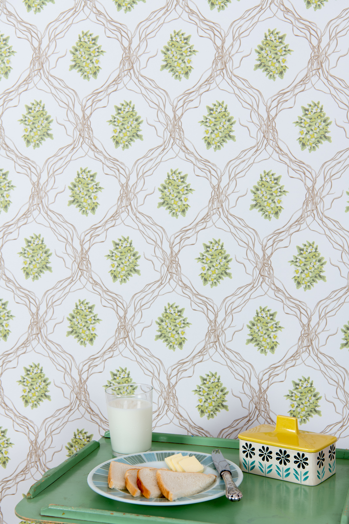 Kate Golding Trinity Floral wallpaper // Modern wallcoverings and interior decor.