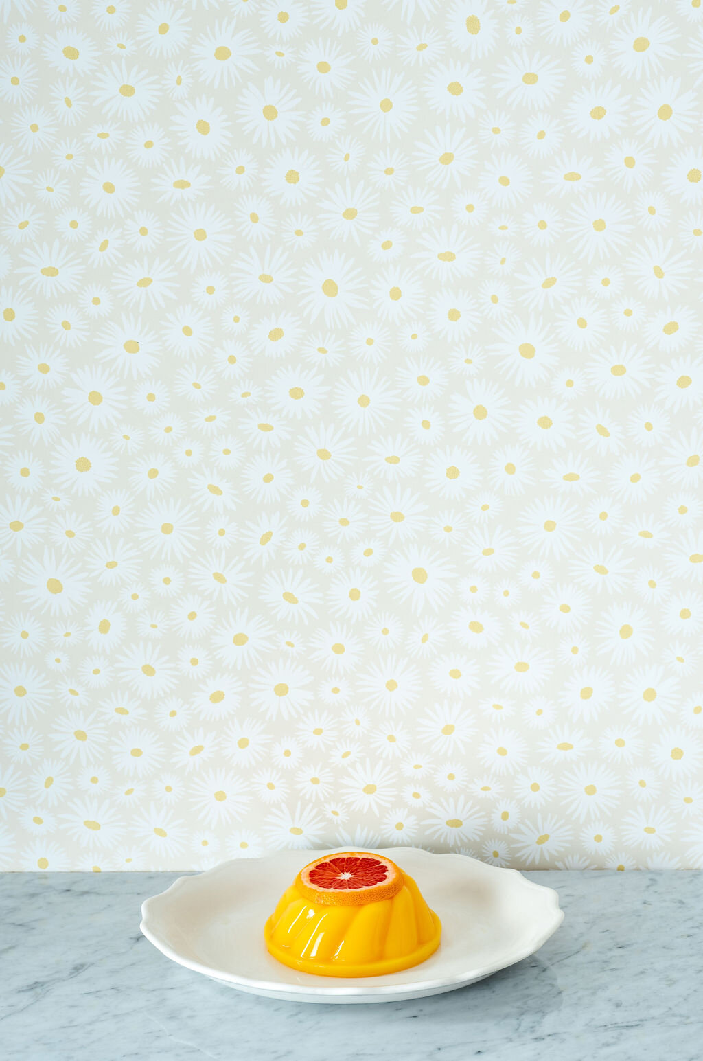 Kate Golding Daisy (Cream) wallpaper // Modern wallcoverings and interior decor.