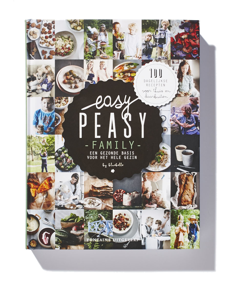 E asy P easy F amily, door Claire van den Heuvel en Vera van Haren. De nieuwe Easy Peasy Family, over lekker, gezond eten en verantwoorde keuzes. EASY PEASY FAMILY! Waar het eerste deel een gezonde basis gaf voor de allerkleinsten, gaat dit boek verder met een gezonde basis voor het hele gezin. Gemakkelijke thuismaaltijden, ideeën voor de broodtrommel, voedzame snacks om mee te nemen, drankjes, traktaties. Het staat er allemaal in! Ruim 100 recepten, praktische tips en veel informatie over eetgedrag. Kortom een geweldig houvast voor fitte kinderen thuis maar vooral ook ‘daarbuiten’.