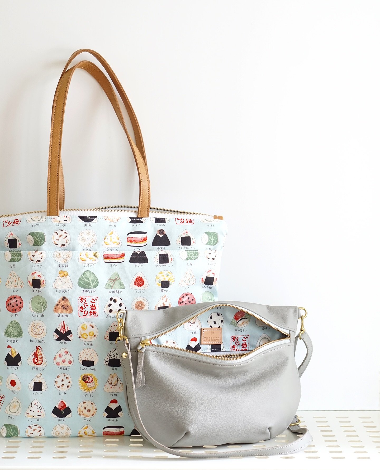 I have two questions: Are you hungry yet? Onigiris or dumplings for lunch? 😋 &bull; Onigiri Tote and Mama Dumpling with onigiris 🍙🥟🍙🥟