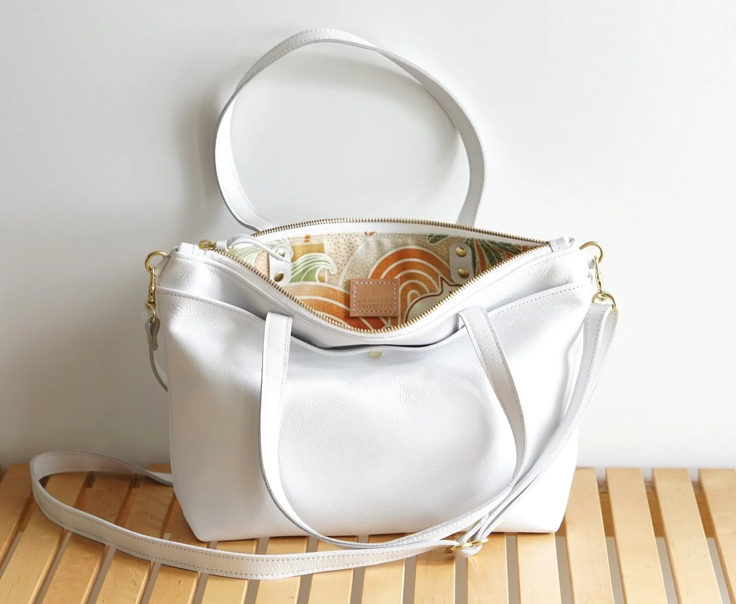 Custom Midi Hobo with a secure card pocket. Perfect for train/subway/rail cards or storing parking tickets 😸 in BRIGHT WHITE 🤍 What would you put in this little pocket?