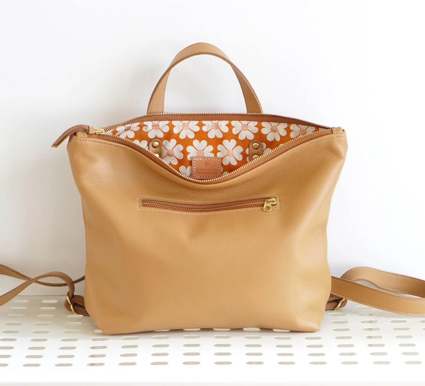 Zip Backpack in camel 🐪