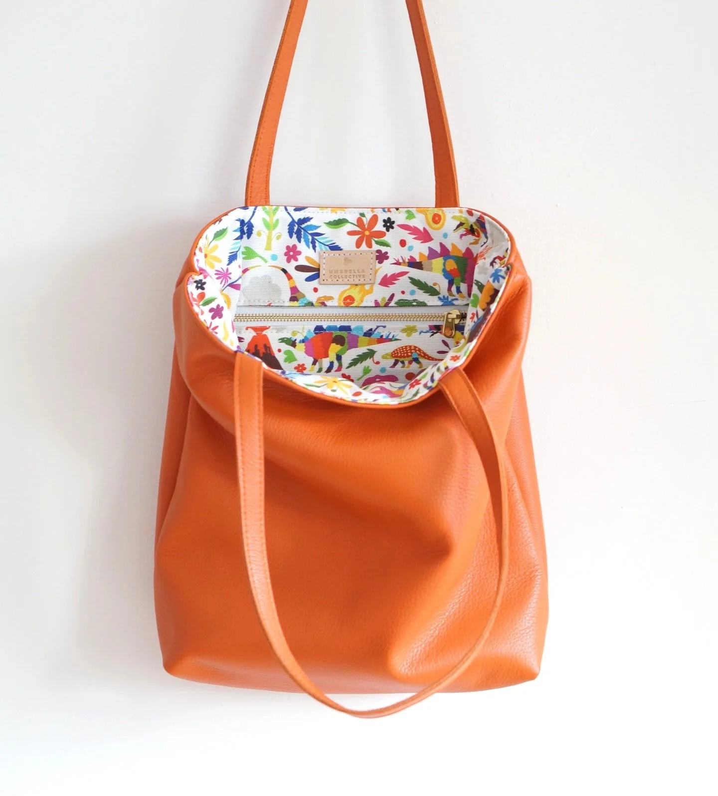 Tangerine is back in stock! Do you love a pop of color? 🍊🧡 I love my neutrals but have been really drawn to bright colors lately! (Like my clover 🍀) Tangerine though 👌 perfect for spring? 🤗