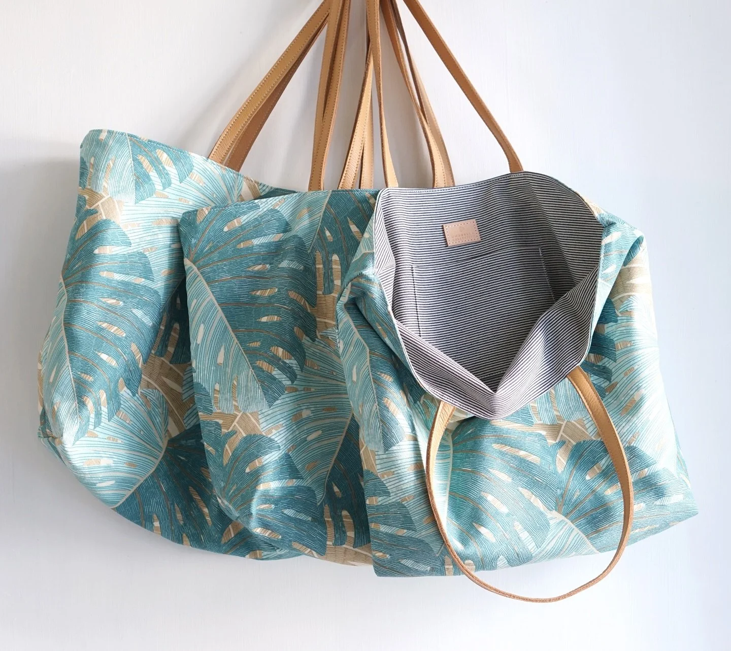 A tropical trio of barkcloth totes 🩵 Reversible. Lightweight. Oversized and extra roomy. Roll them up and pack them in your luggage. Bring them to the beach 🏖️ Where would you take yours?