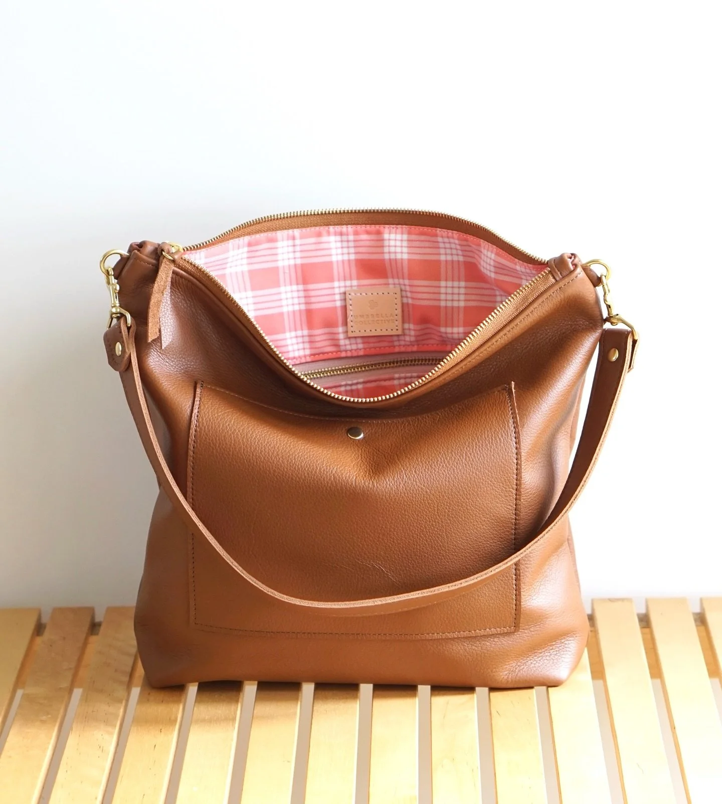 Market Hobo in chocolate with pink palaka 🩷