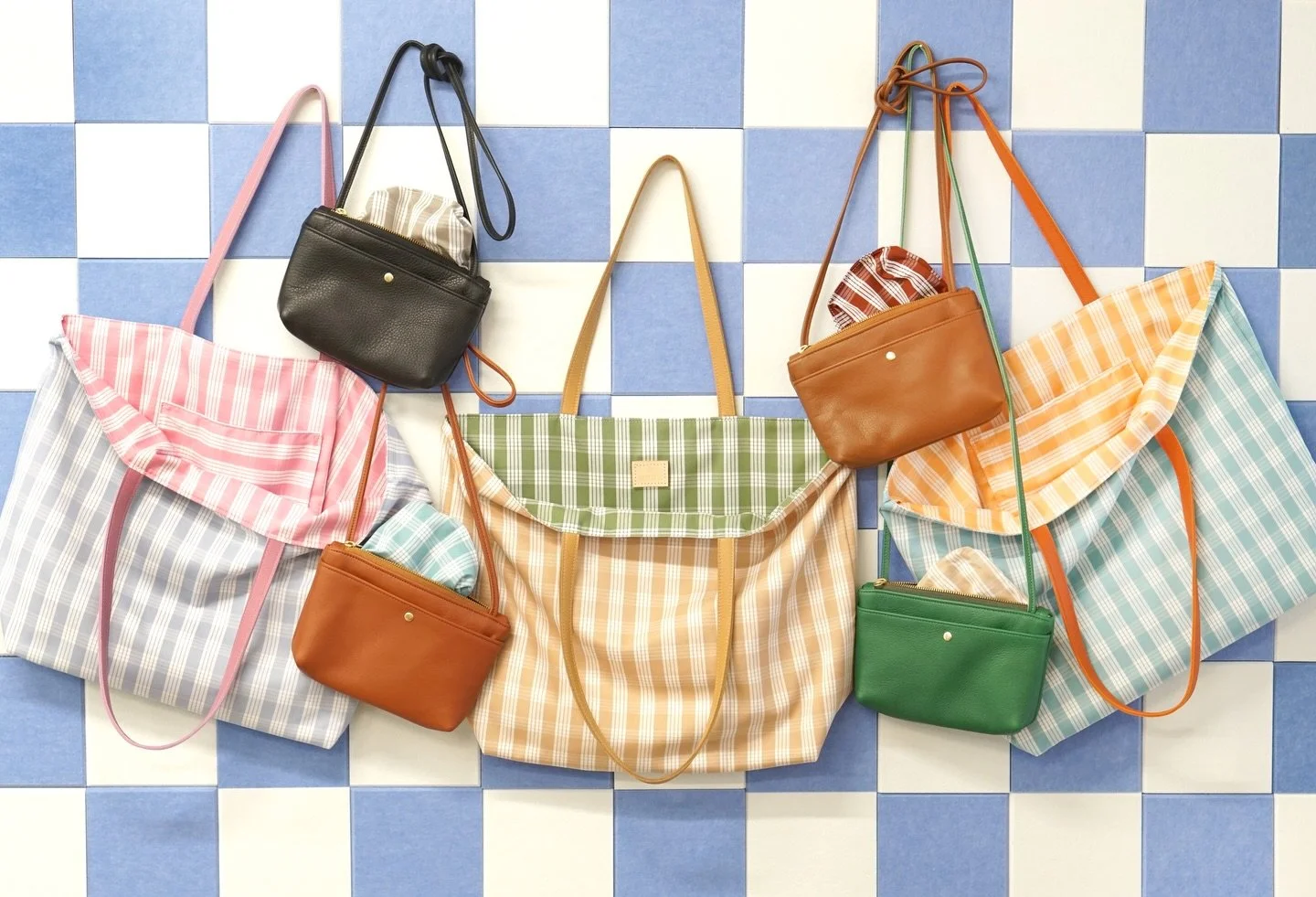 Hey my palaka lovers! I&rsquo;ll have palaka Oversized Totes and Mini Crossbodies available on Saturday! These totes are huge, lightweight, packable, and reversible. Perfect for a shopping day, beach day, or travel. They come in three colorways: tan/