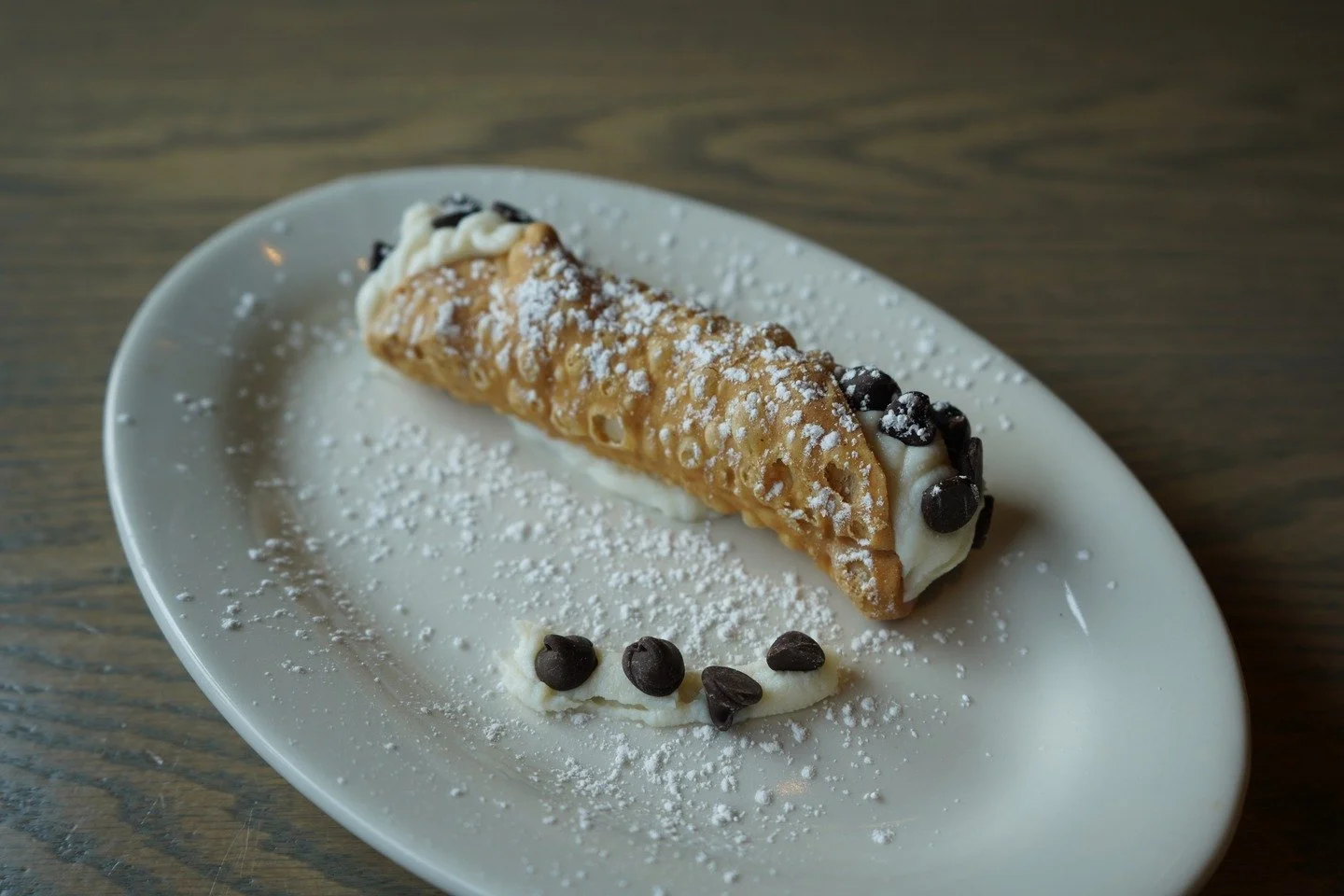 Feast your eyes&hellip; HOLY CANNOLI 🍰
Treat yourself tonight!
