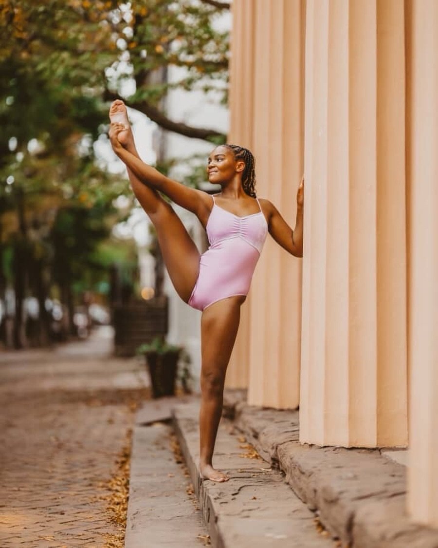 🪷

#browngirlsdoballet #brownballerina #dancephotography 

🩰: @ainsleyballerina 
📸: @alldayphotography 

Image Description: Dancer poses outside on a small set of stairs while holding one leg up in the air with her arm. She is resting her other ar