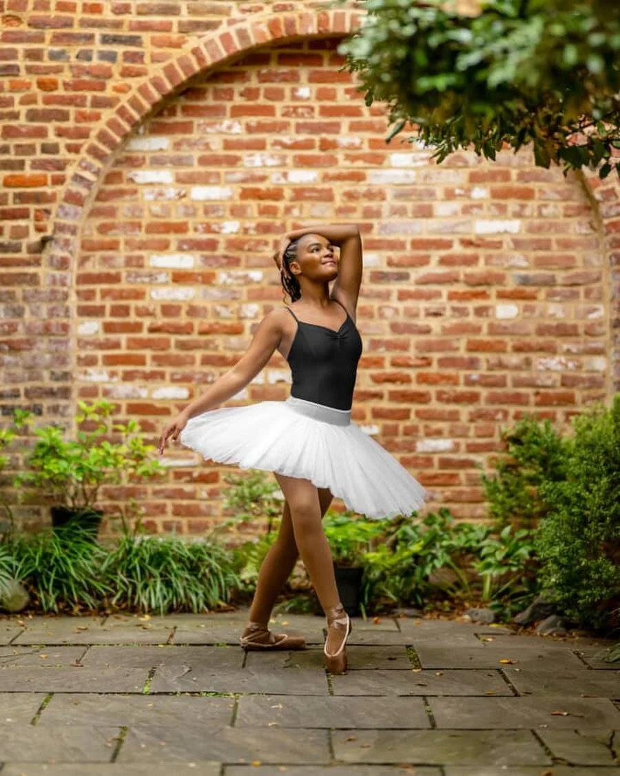 Happy Tutu Tuesday! 💕🩰

Tag us in your tutu pictures with the hashtag #bgdbtututuesday to be featured!

🩰: @ainsleyballerina 
📸: @ally_day_photography 

Image Description:  Dancer poses in a fourth position lunge with her front foot en pointe. Sh