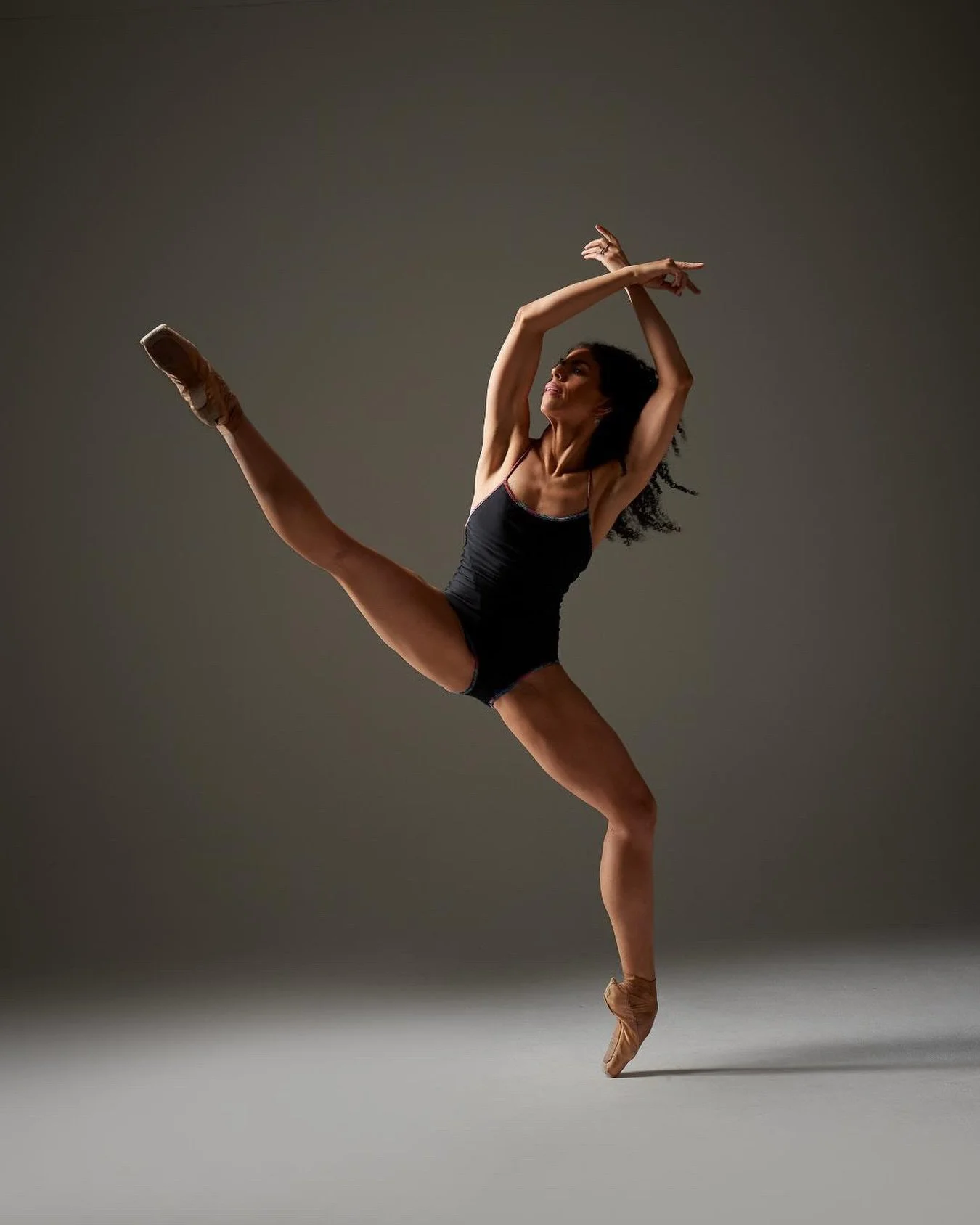 〰️

#browngirlsdoballet #brownballerina #dancephotography 

🩰: @kylie_fox_ 
📸: @rachelnevillestudios 

Image Description: Dancer poses en pointe in pli&eacute; with one leg extended to the side and her arms crossed above her head. She is wearing a 