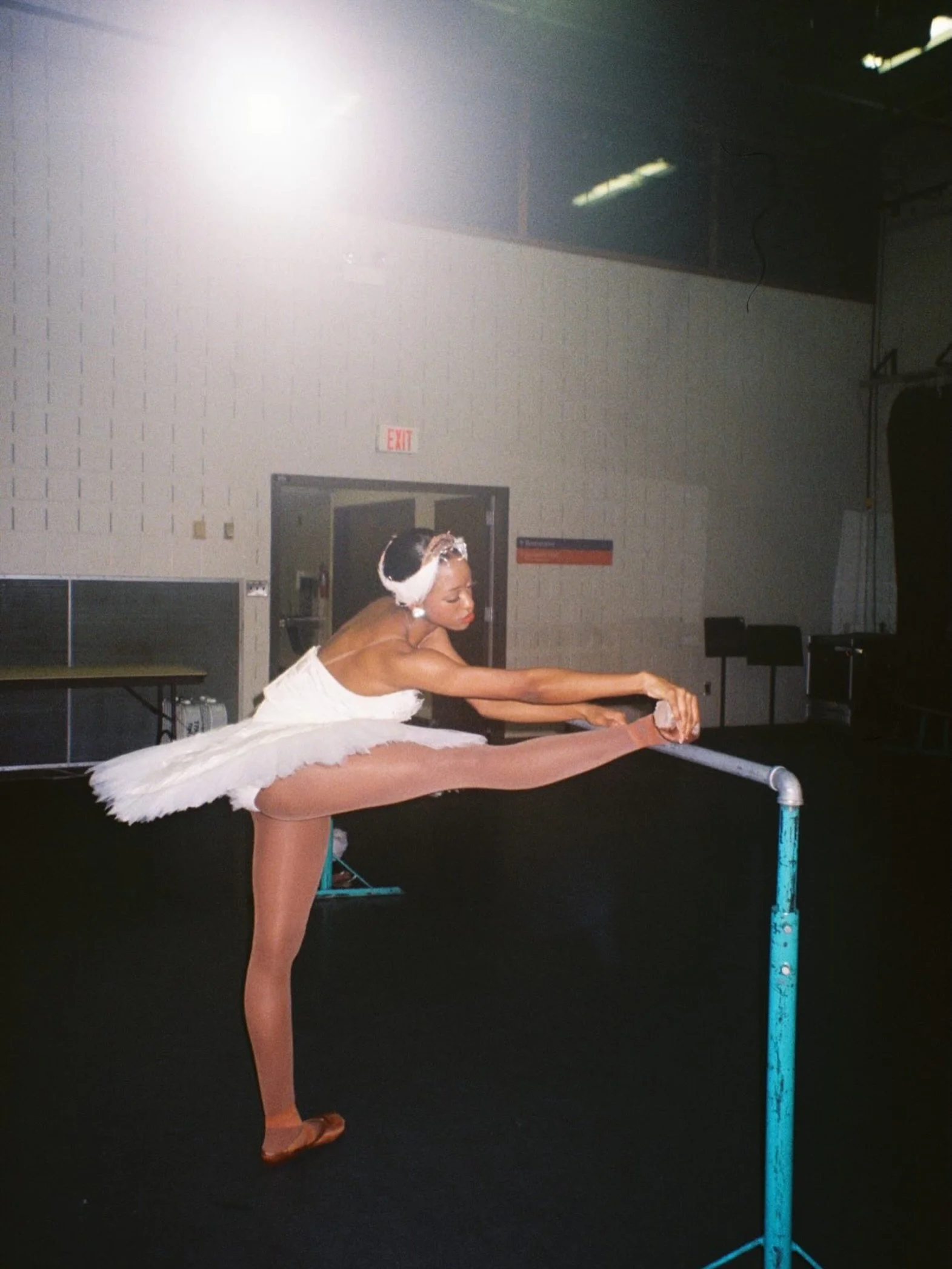 Happy Tutu Tuesday! 💕🩰

Tag us in your tutu pictures with the hashtag #bgdbtututuesday to be featured!

🩰: @mckenna_ballerina 

Image Description: Dancer props her leg up on a barre and stretches over it. She is wearing a white tutu and leotard wi