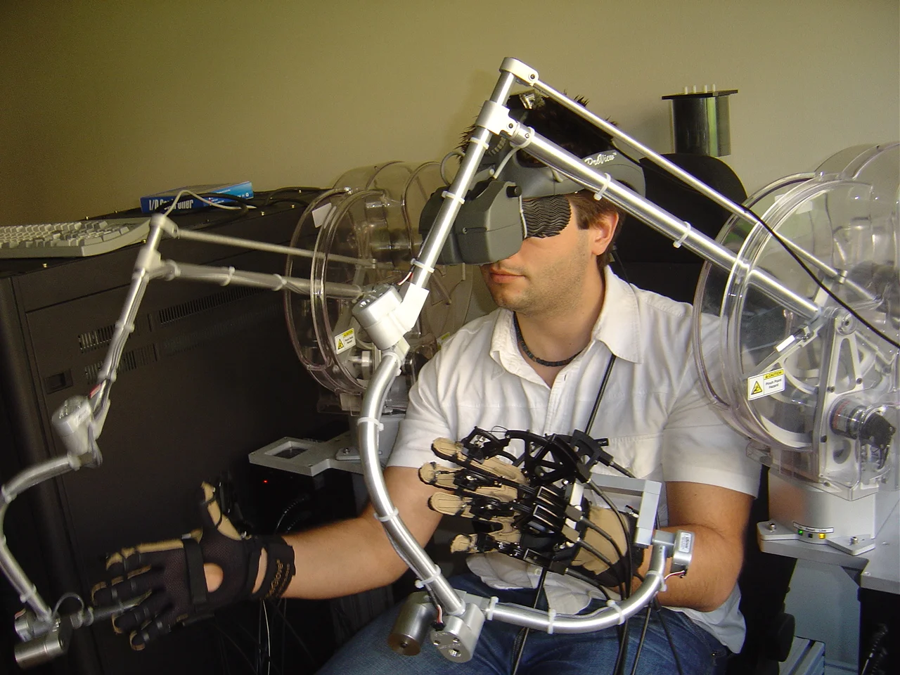 Haptic Workstation — CyberGlove Systems LLC
