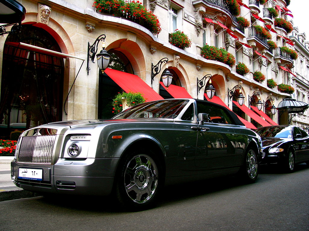 Plaza Athénée Hotel