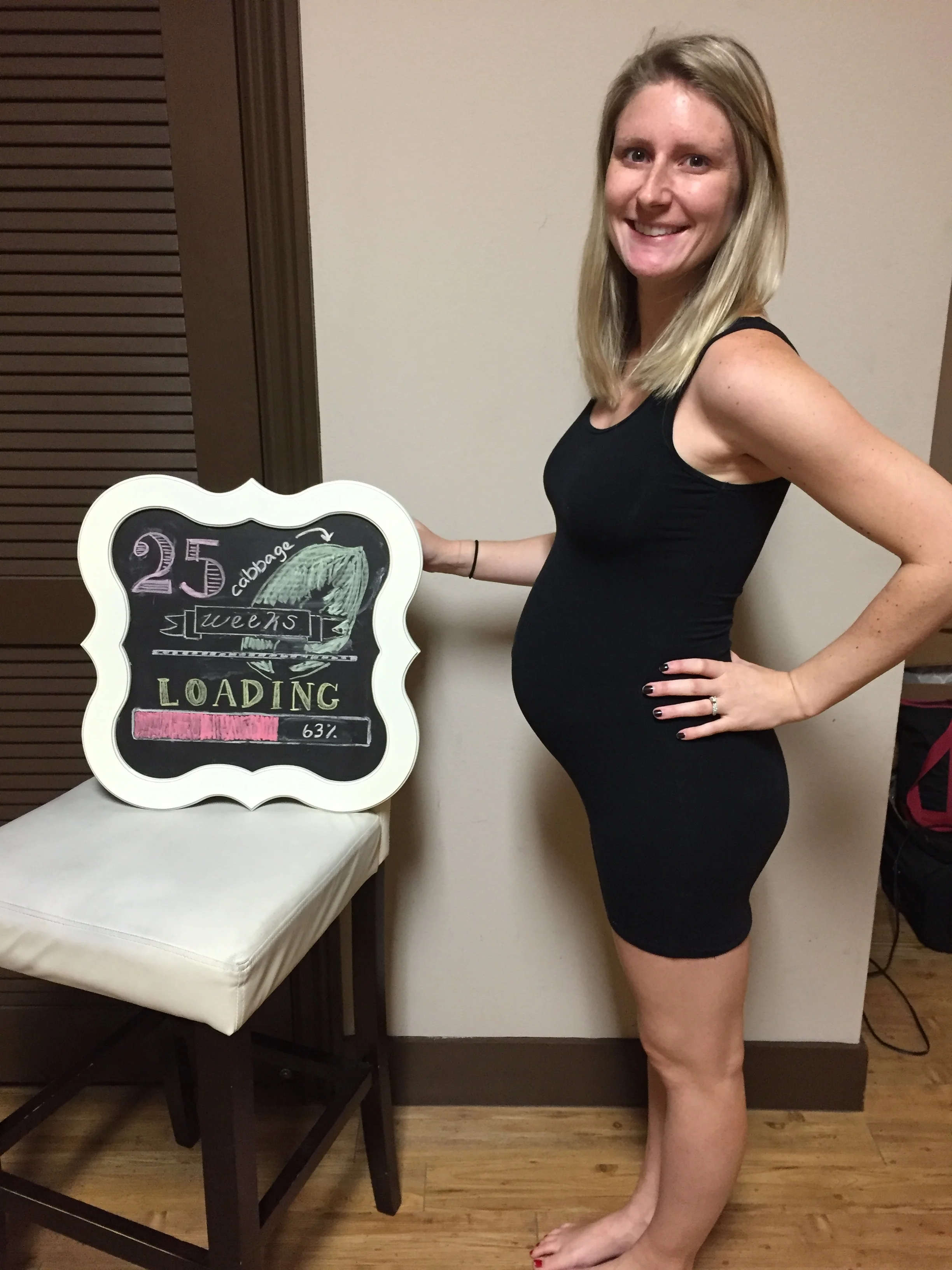 week-25-belly-pics-the-overwhelmed-mommy-blog