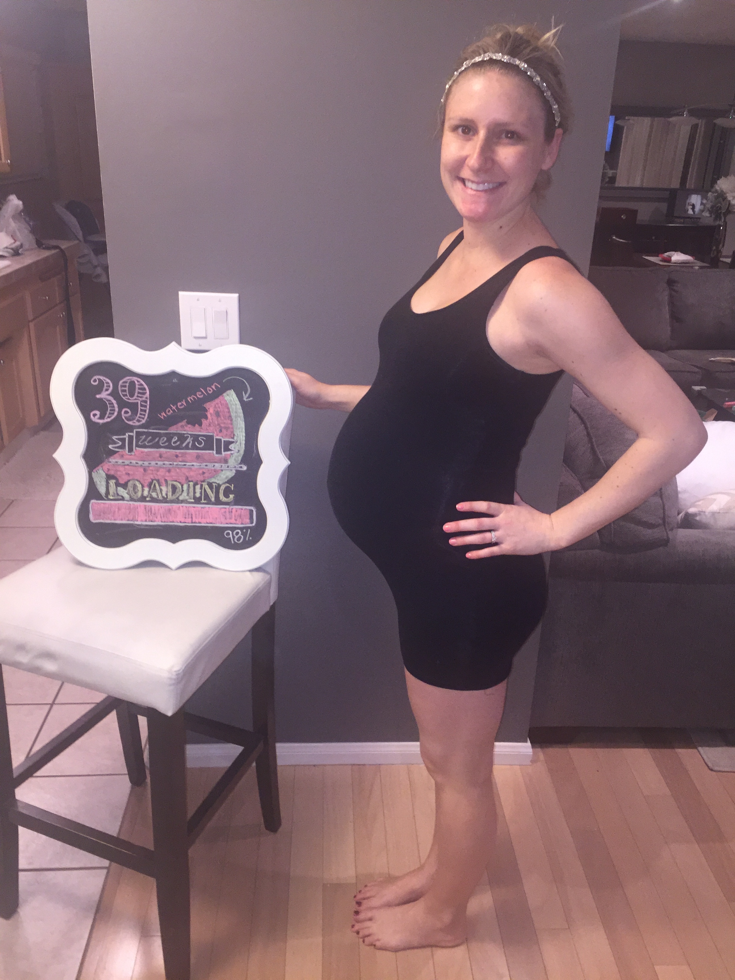39 weeks pregnant belly