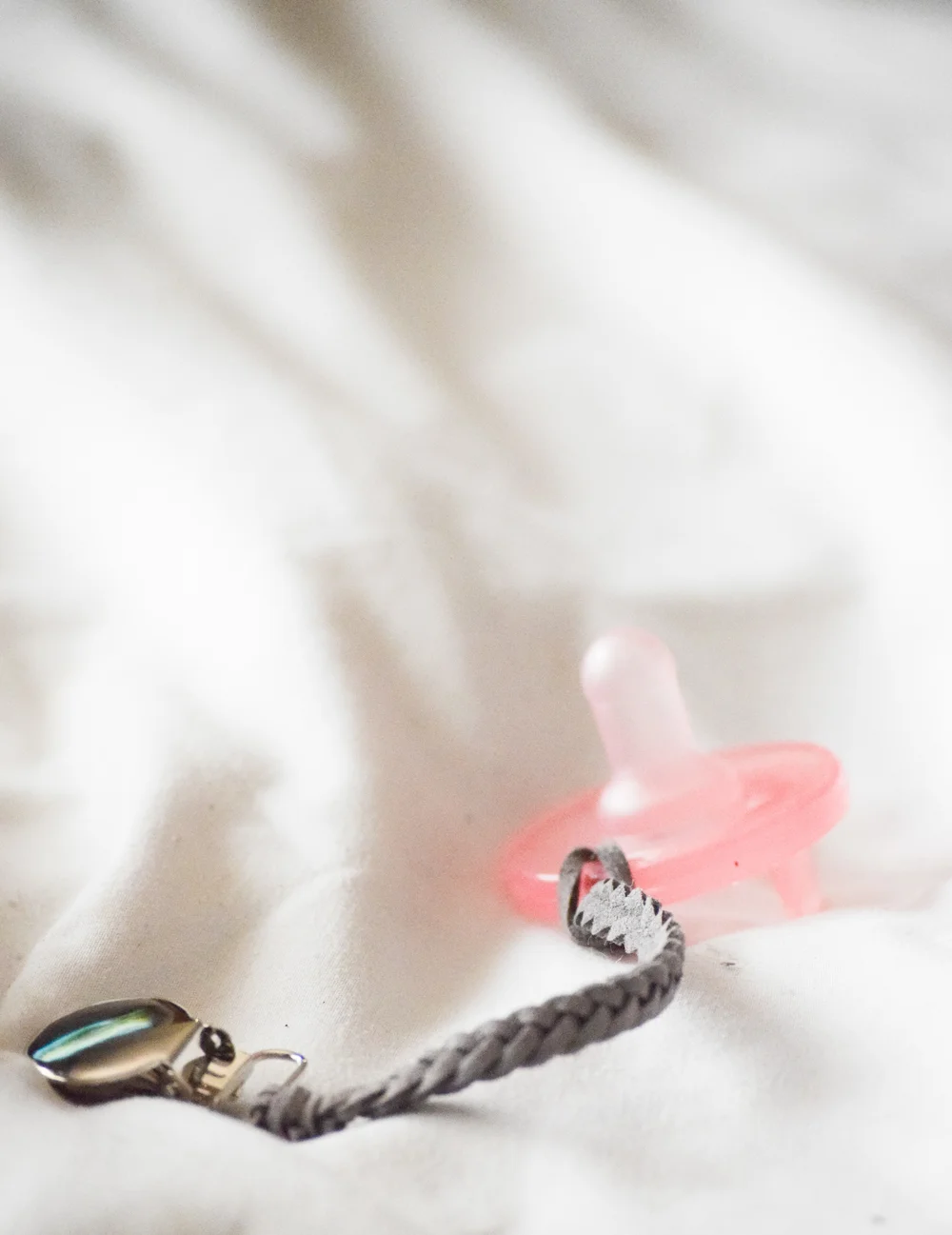 PACIFIERS Should I use a pacifier for my baby? — The Overwhelmed