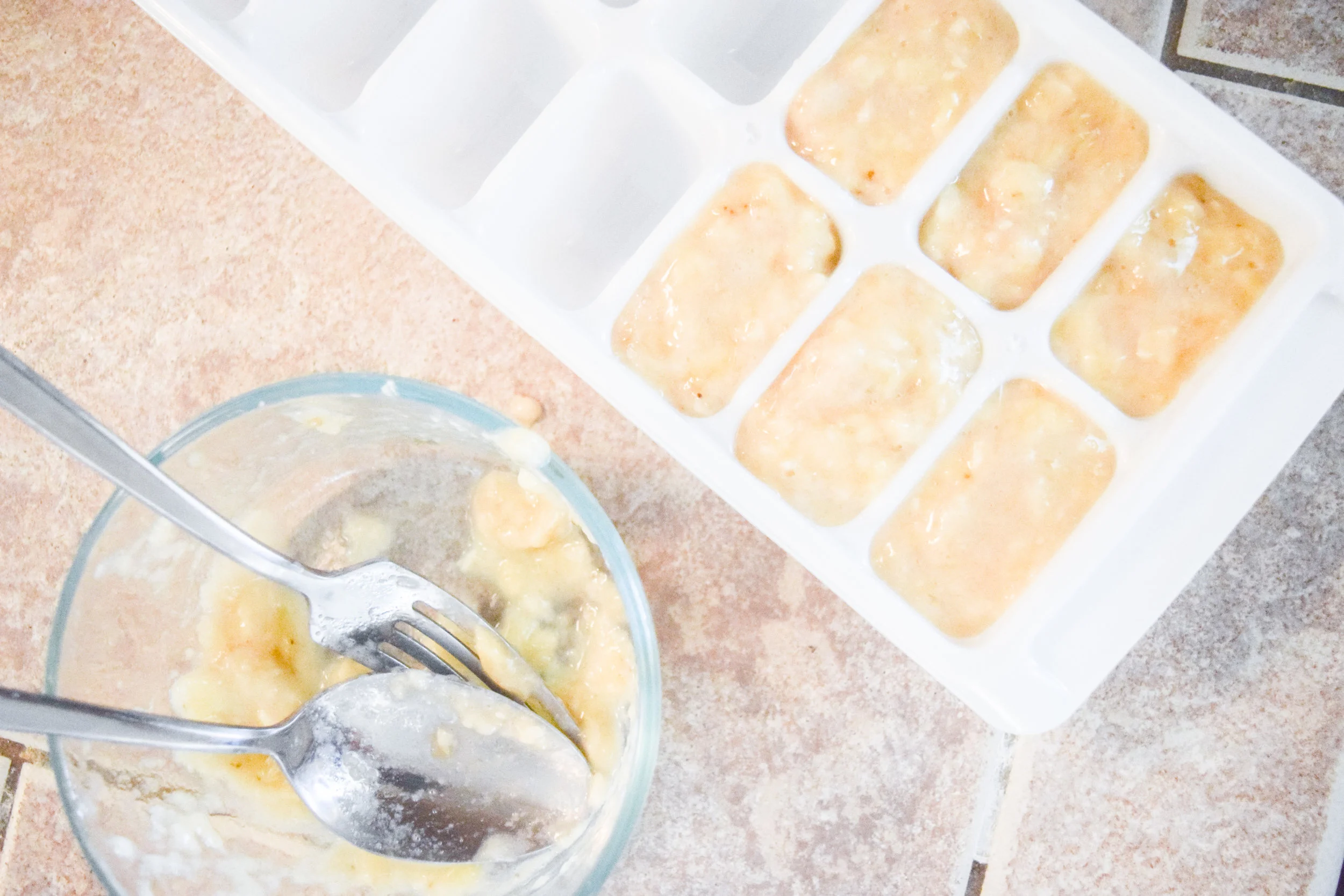 MOM HACK | Feeding Your Baby Solids how much should I feed my baby when introducing solids