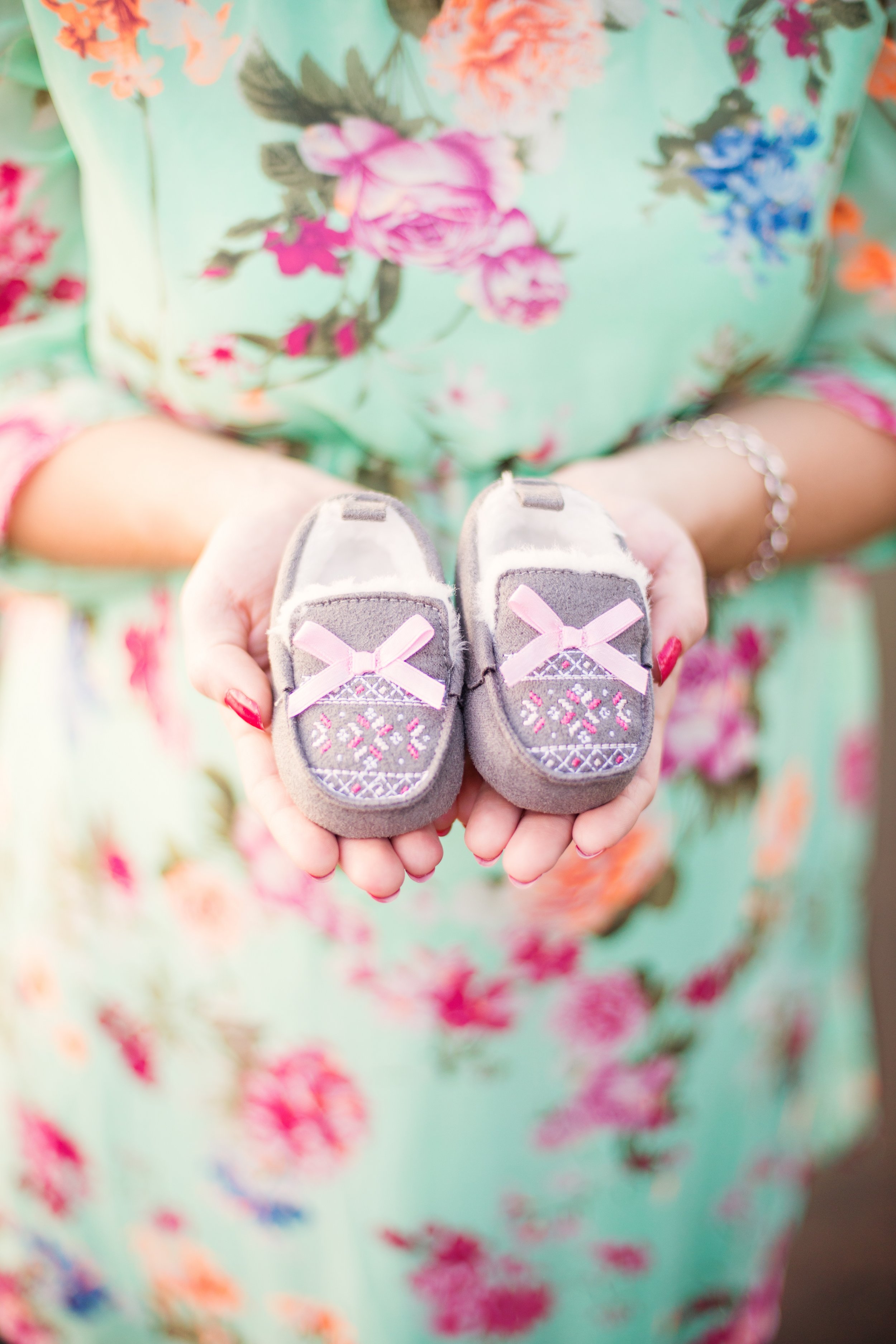 MATERNITY + NEWBORN PHOTOS | Oh The Places You'll Go! -- Hot Air Balloon Themed Maternity + Newborn Session