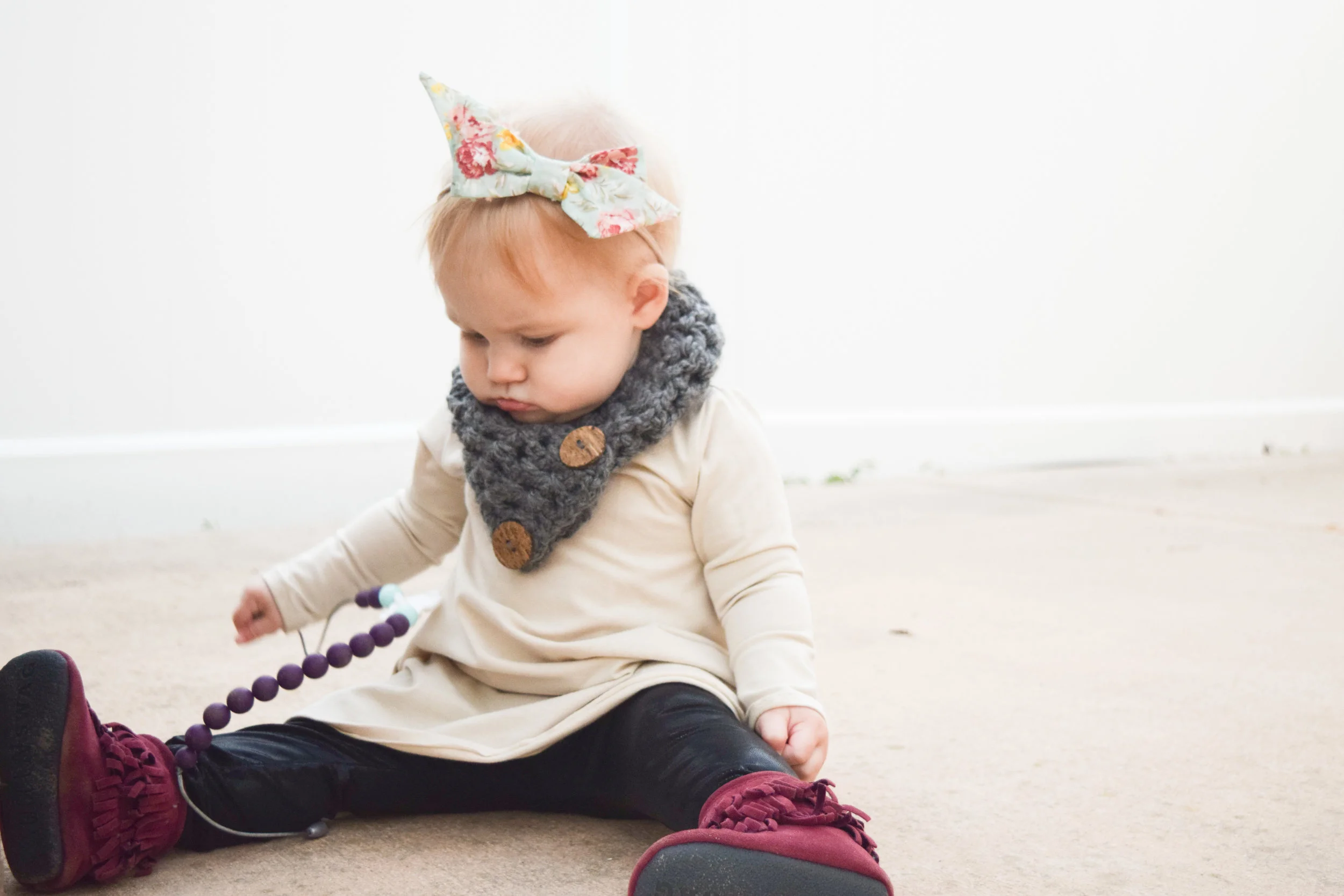 BABY FASHION | The Perfect Maroon, Tan + Grey Fall Baby Outfit
