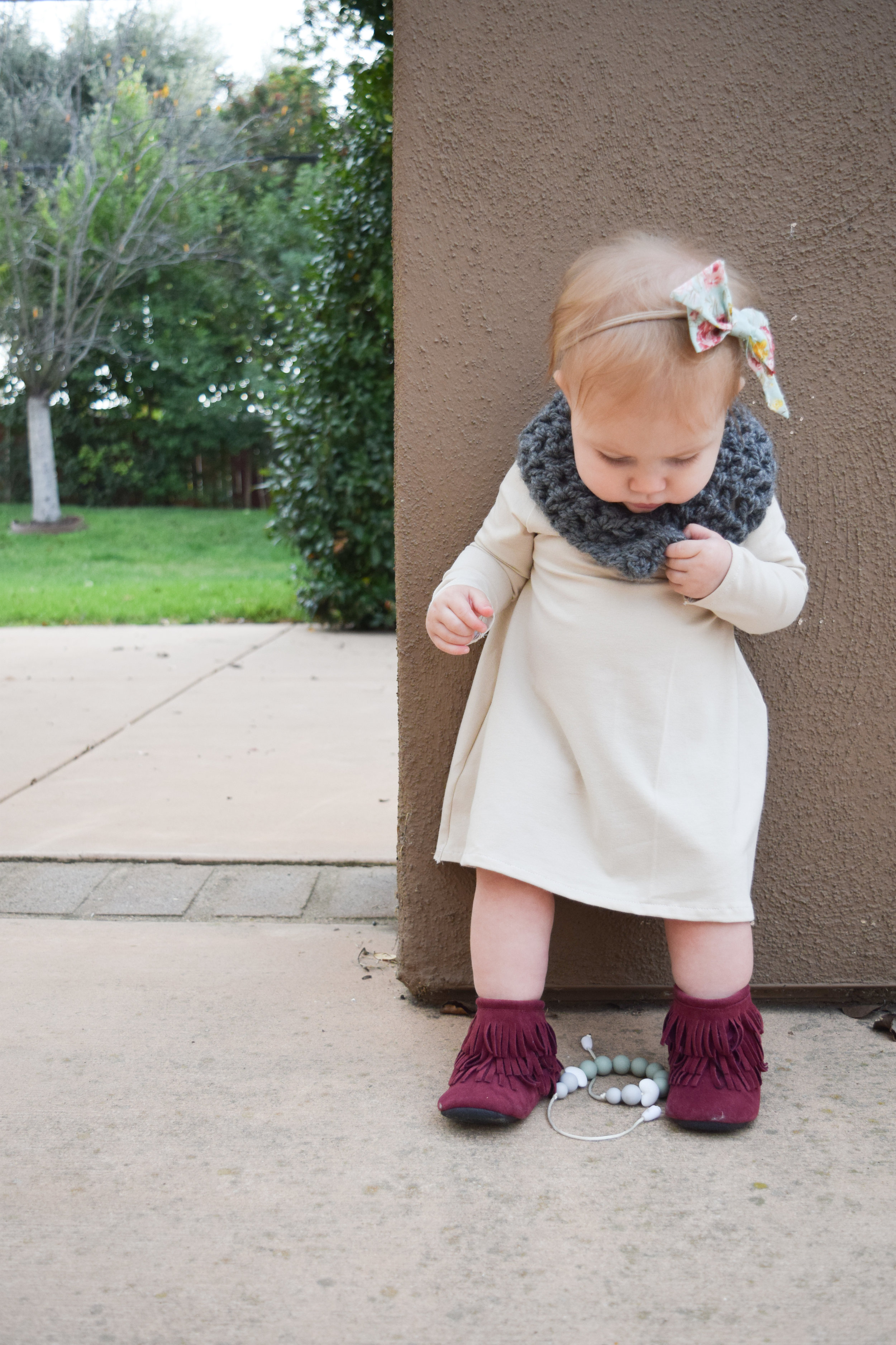 BABY FASHION | The Perfect Maroon, Tan + Grey Fall Baby Outfit