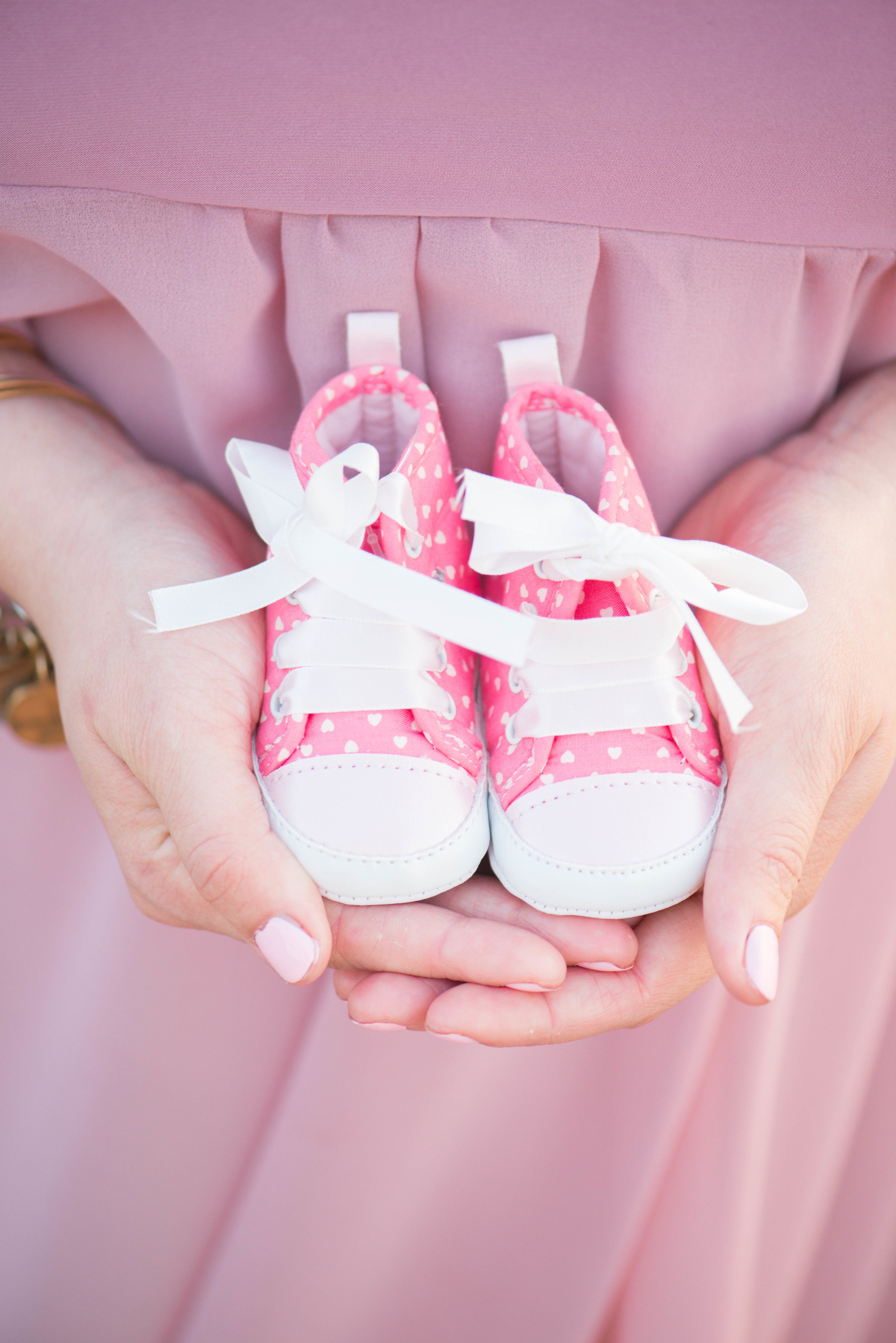 MATERNITY + NEWBORN PHOTOS | A Dreamy Boho Pink + Grey Maternity and Newborn Photos