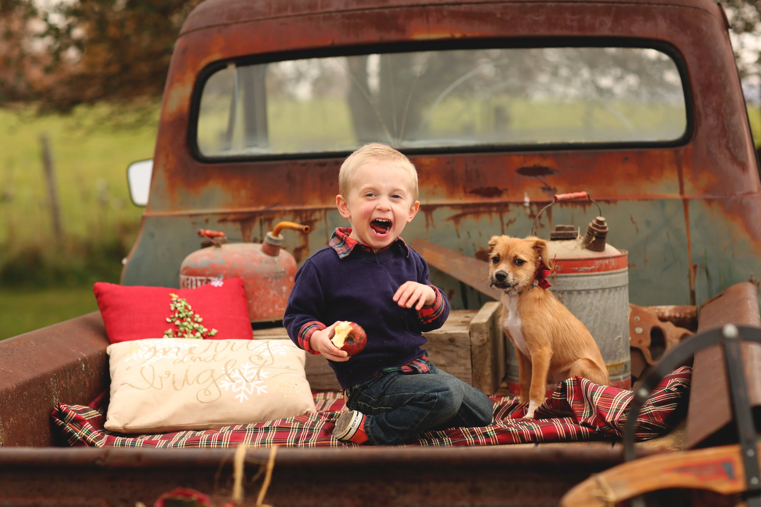 KIDS HOLIDAY PHOTOS | A Puppy for Christmas